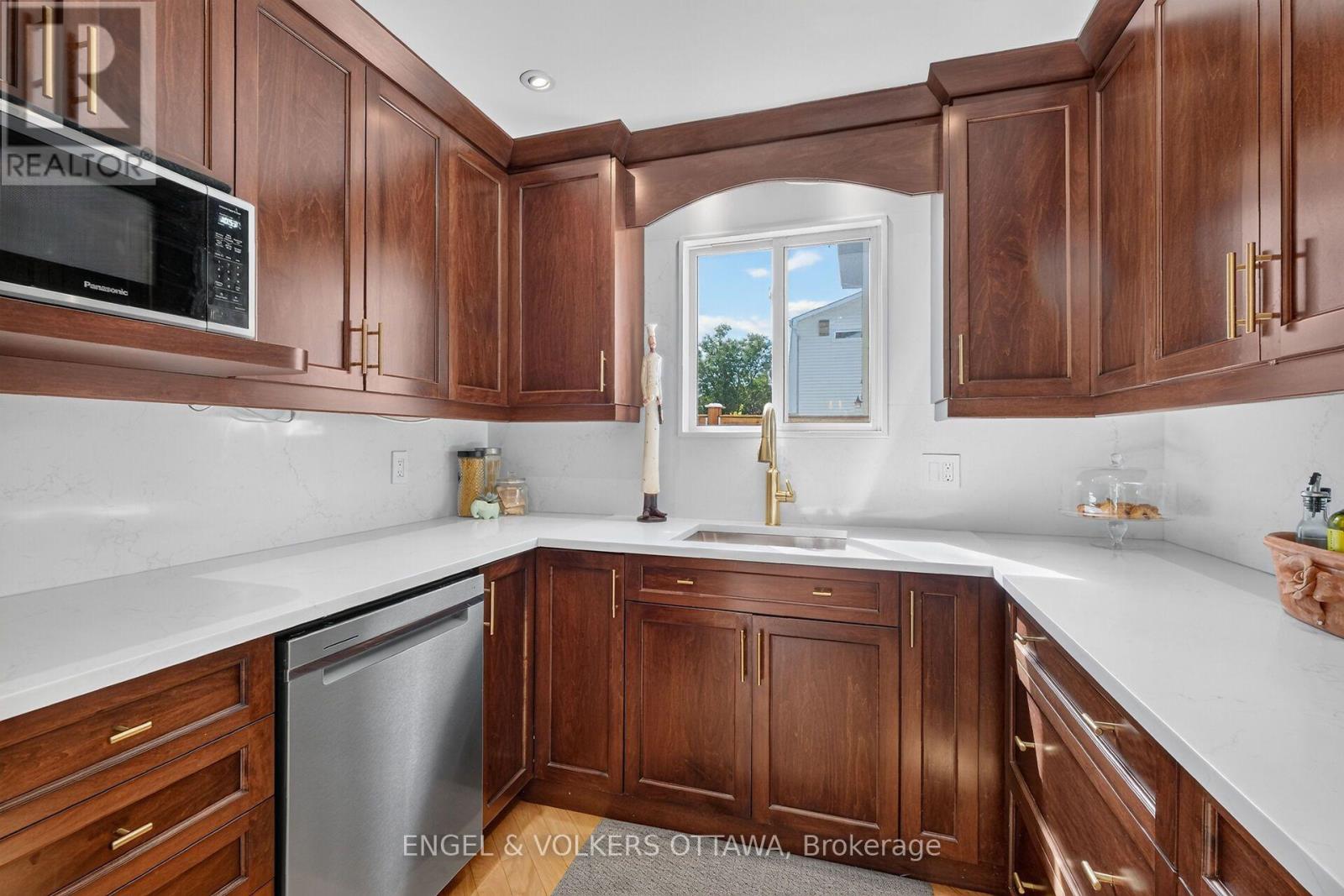 1069 St Germain Crescent, Ottawa, Ontario  K1C 2L7 - Photo 12 - X13679868