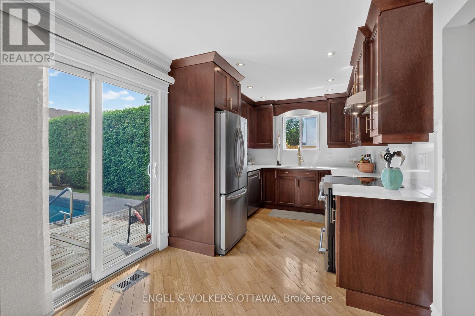 1069 St Germain Crescent, Ottawa, Ontario  K1C 2L7 - Photo 4 - X13679868