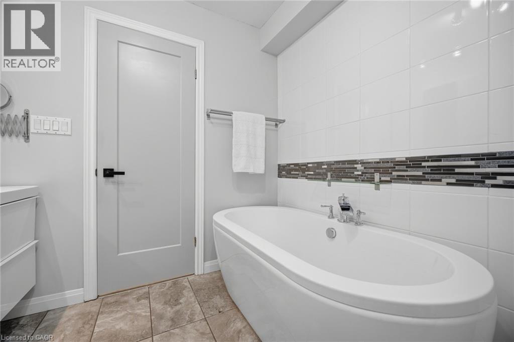 3064 W Lakeshore Road W, Oakville, Ontario  L6L 1J2 - Photo 14 - 40856081