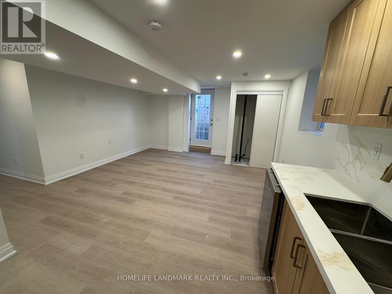 6 Kenneth Ross Bend, East Gwillimbury, Ontario  L9N 0T7 - Photo 7 - N13679830