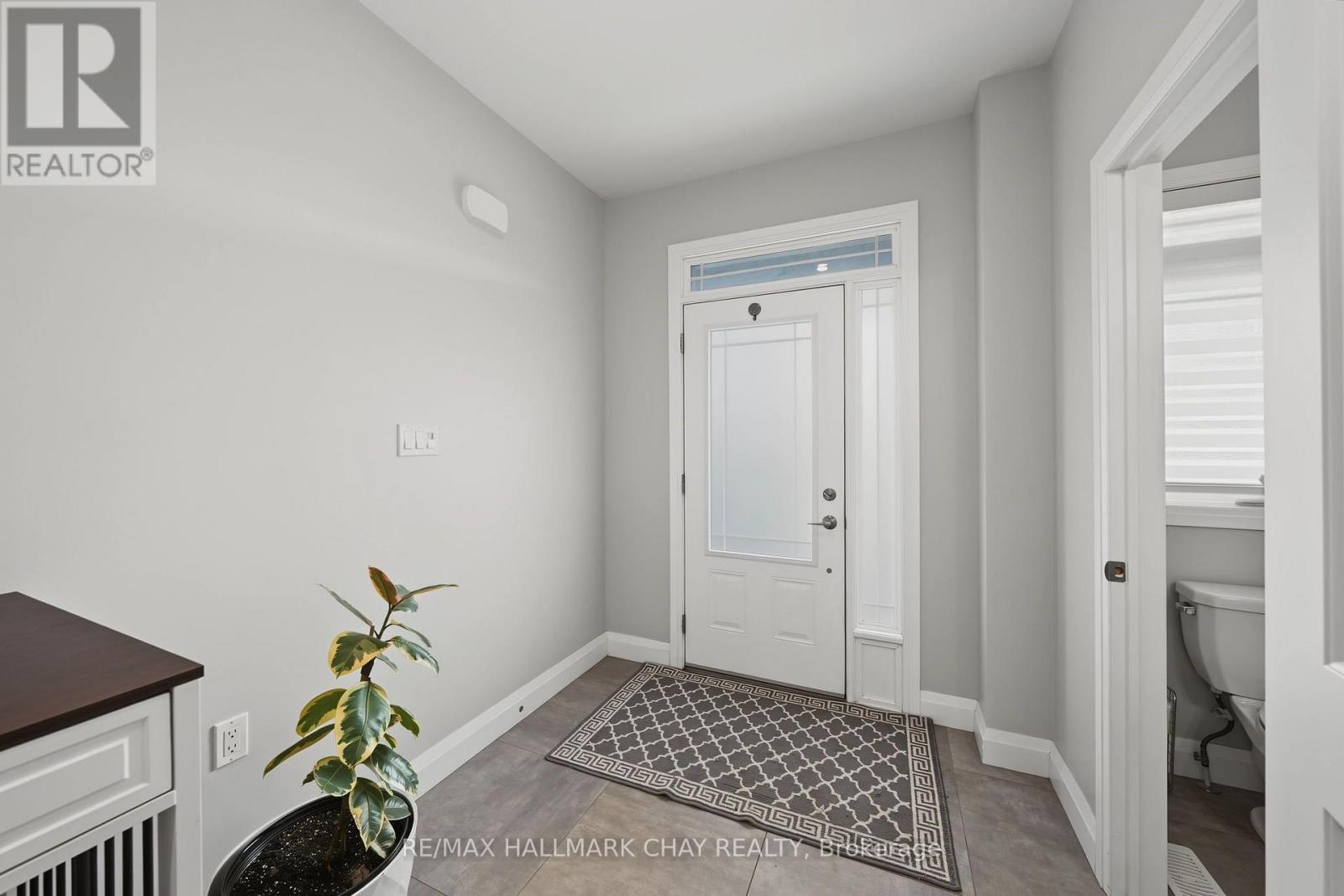 36 Lowry Court, Barrie, Ontario  L4N 7N3 - Photo 4 - S13679882