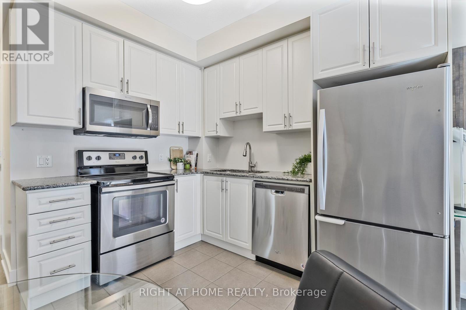 423 - 2486 Old Bronte Road, Oakville, Ontario  L6M 4J2 - Photo 4 - W13679872