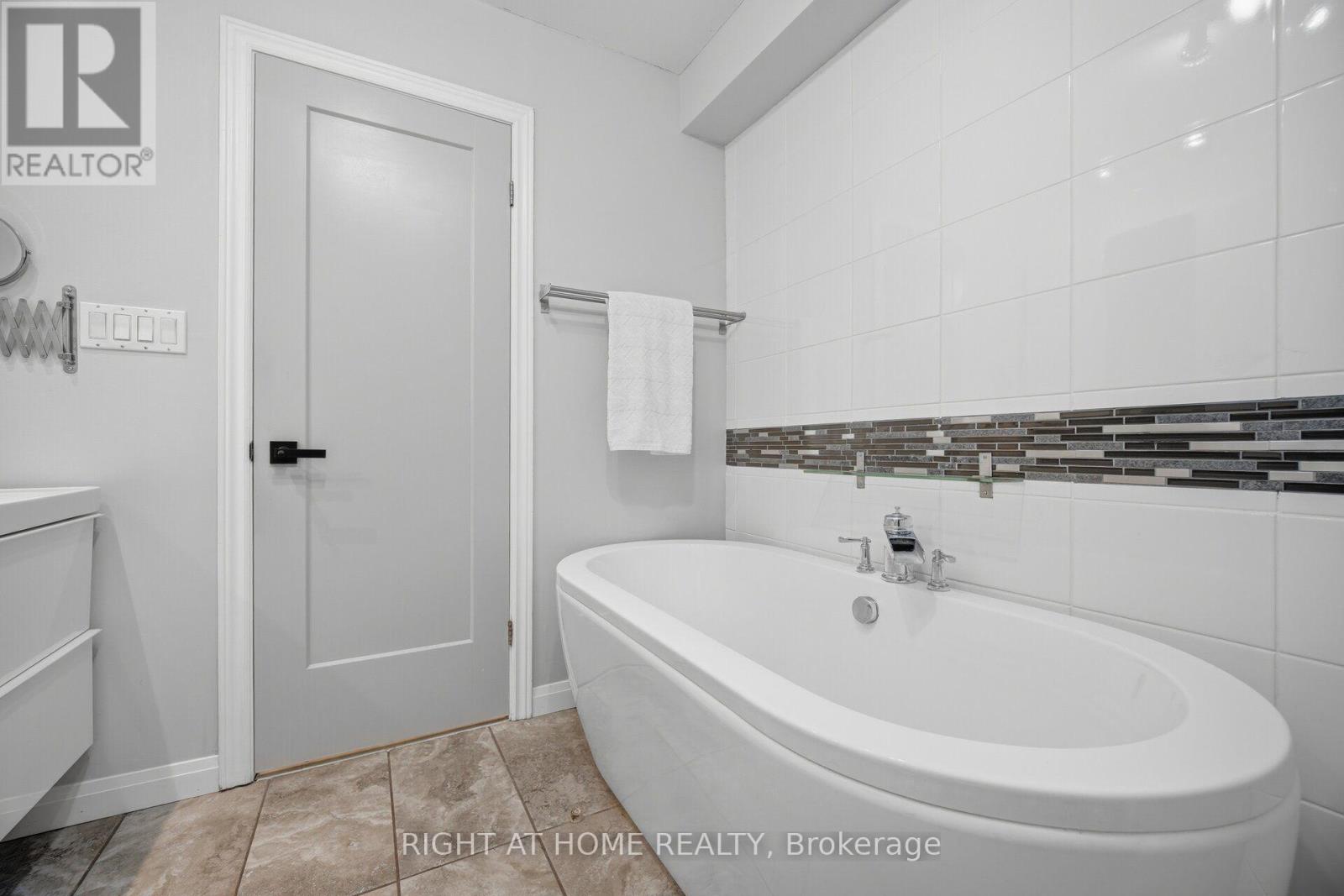 3064 Lakeshore Road W, Oakville, Ontario  L6L 1J2 - Photo 20 - W13679904