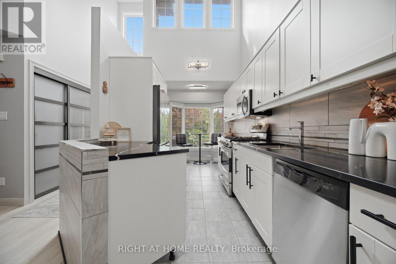 3064 Lakeshore Road W, Oakville, Ontario  L6L 1J2 - Photo 6 - W13679904