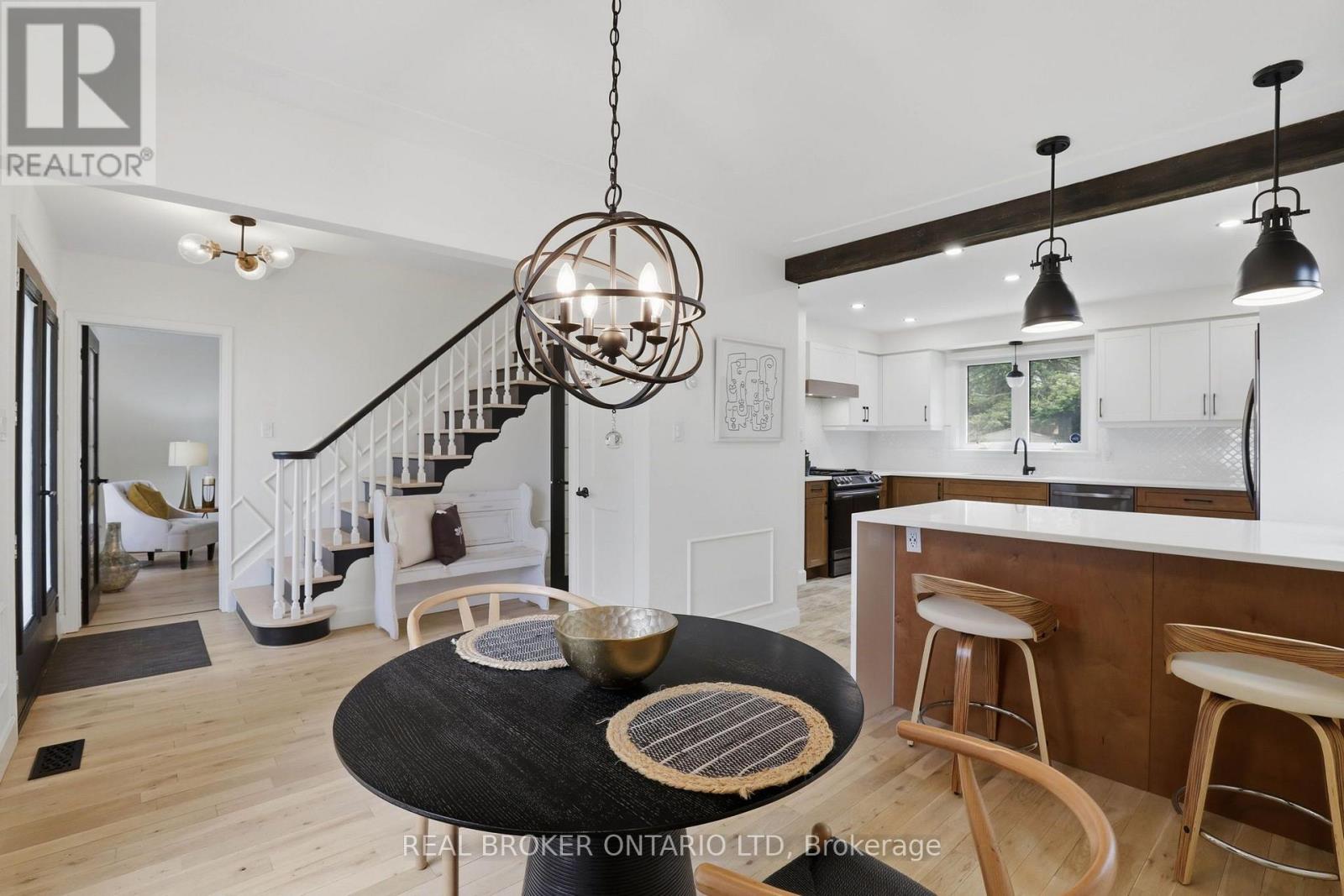 196 Wychwood Park, London North, Ontario  N6G 1R9 - Photo 2 - X13610932