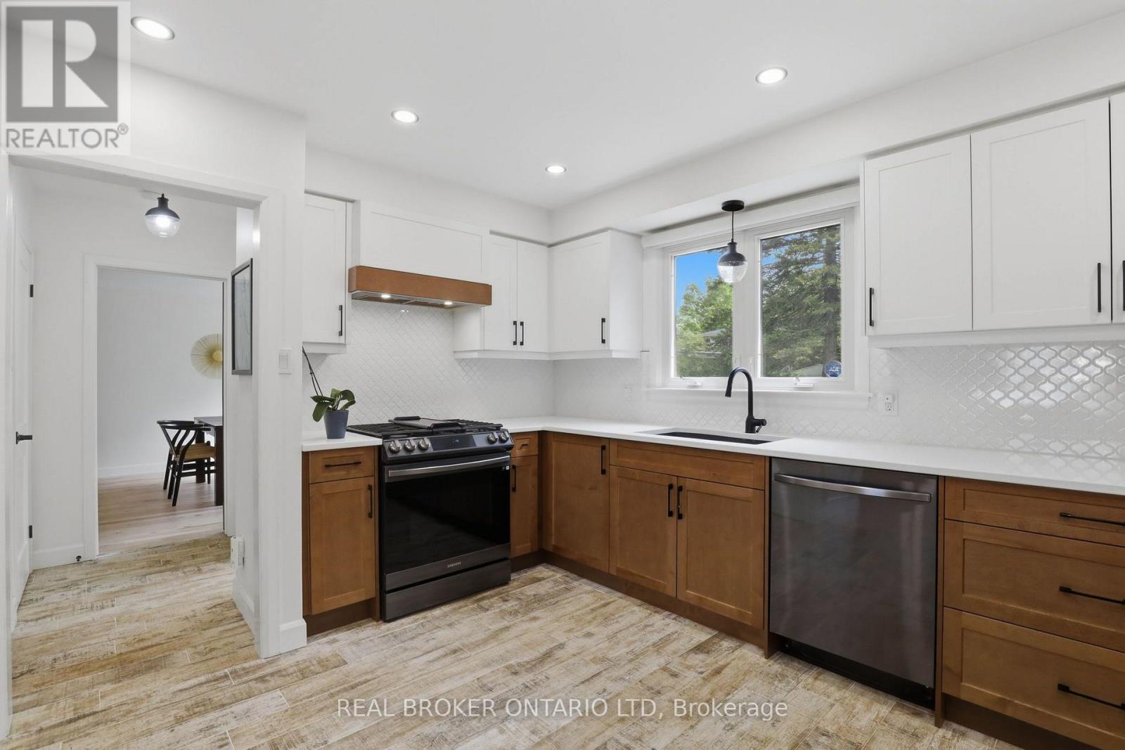 196 Wychwood Park, London North, Ontario  N6G 1R9 - Photo 4 - X13610932