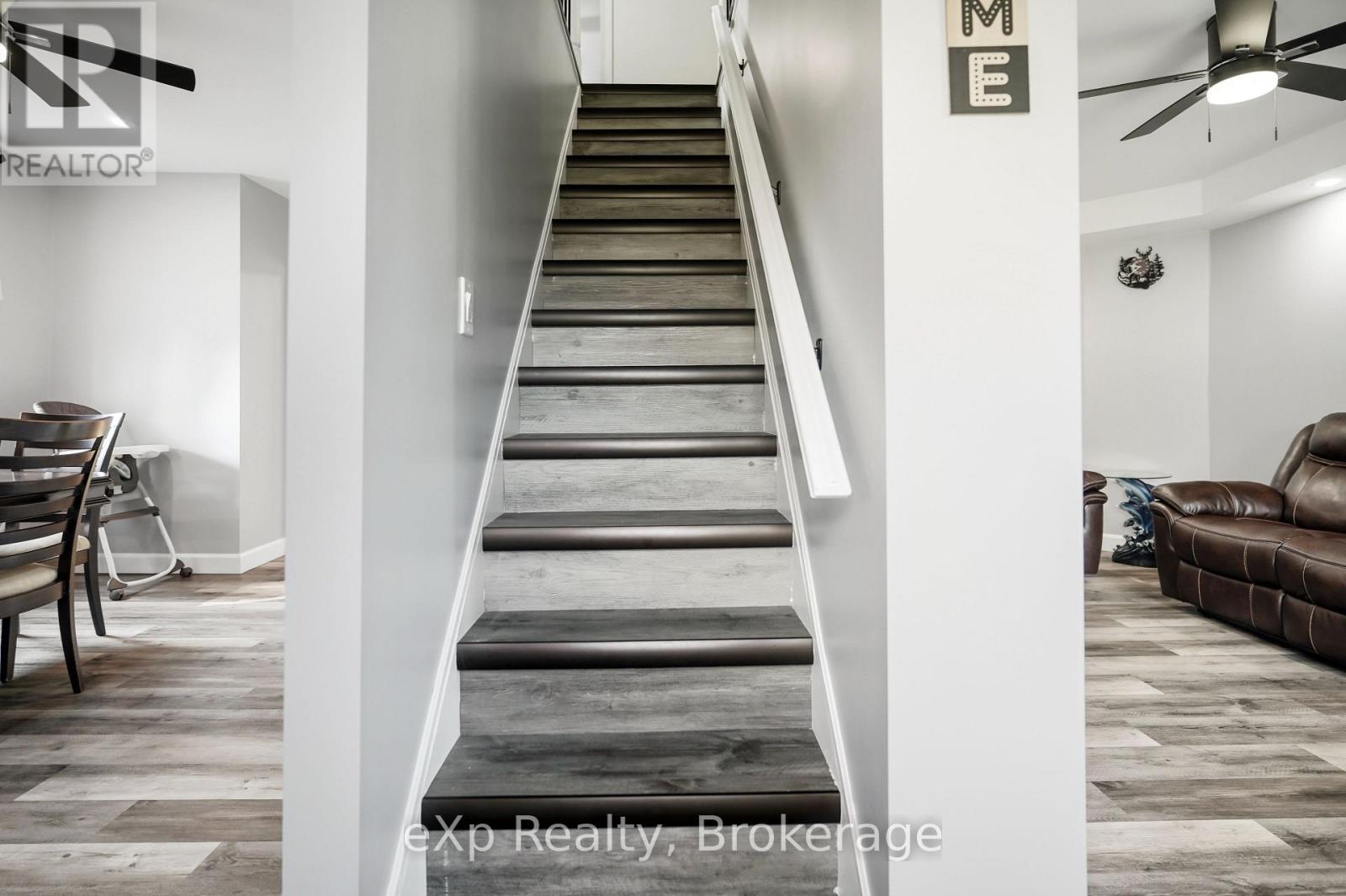 1060 Sanderson Street, Howick, Ontario  N0G 2X0 - Photo 3 - X13679912