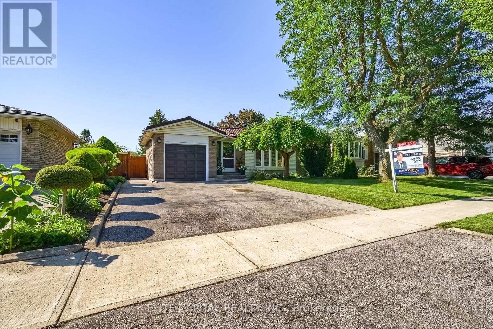 <div class="slider-price">$899,000</div><p>27 Staley Terrace, Toronto, Ontario</p>