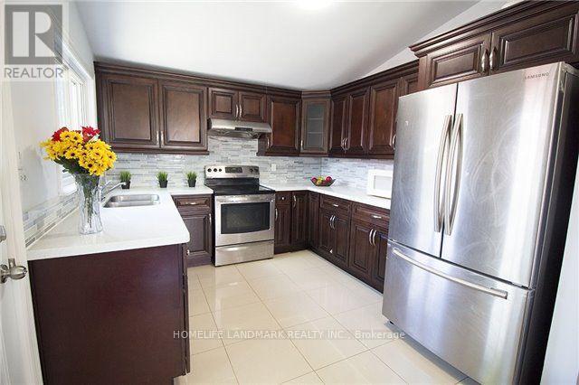 24 Highbrook Drive, Toronto, Ontario  M1P 3L3 - Photo 3 - E13679936
