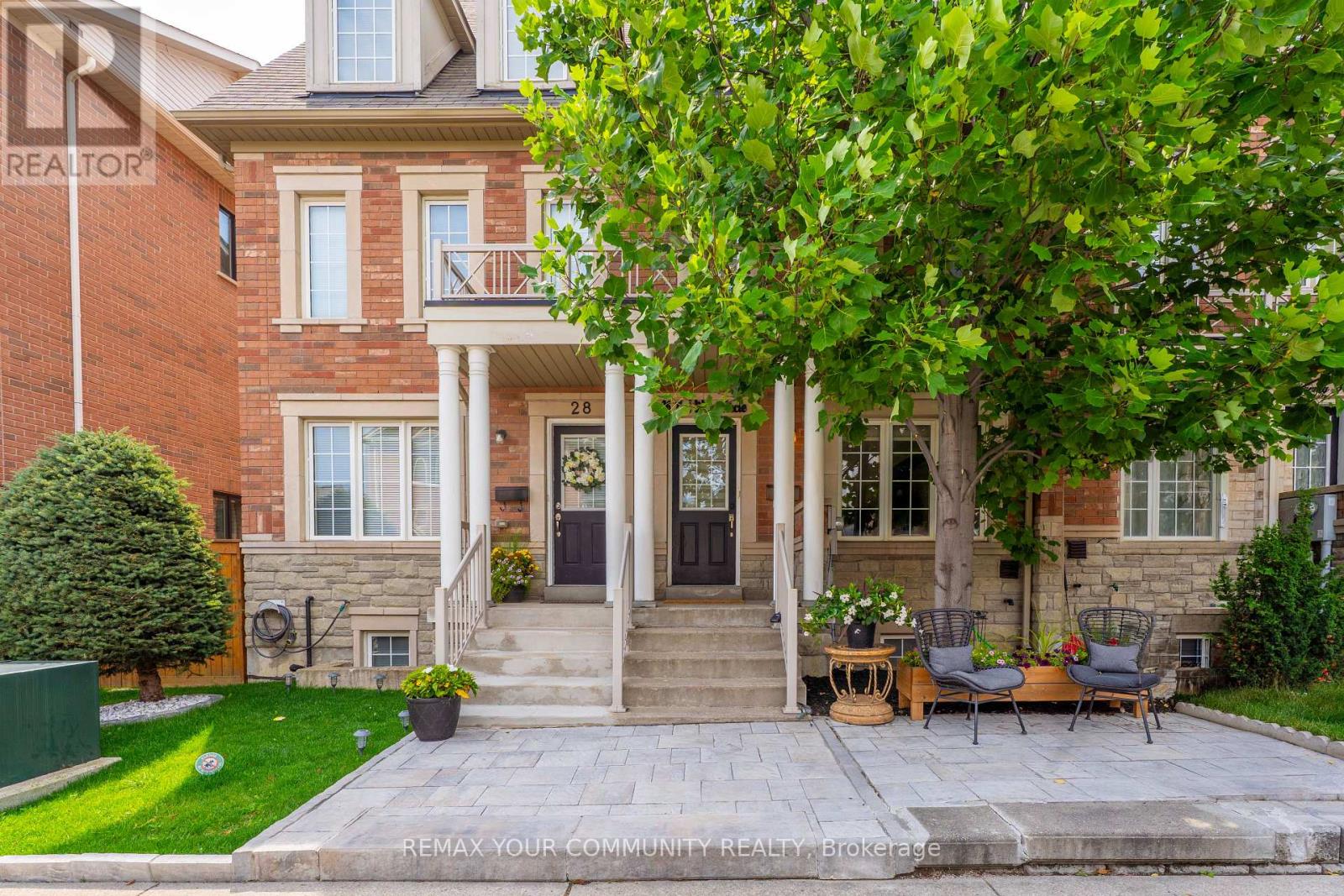 26 Ted Wray Circle, Toronto, Ontario  M3L 0G5 - Photo 3 - W13658110