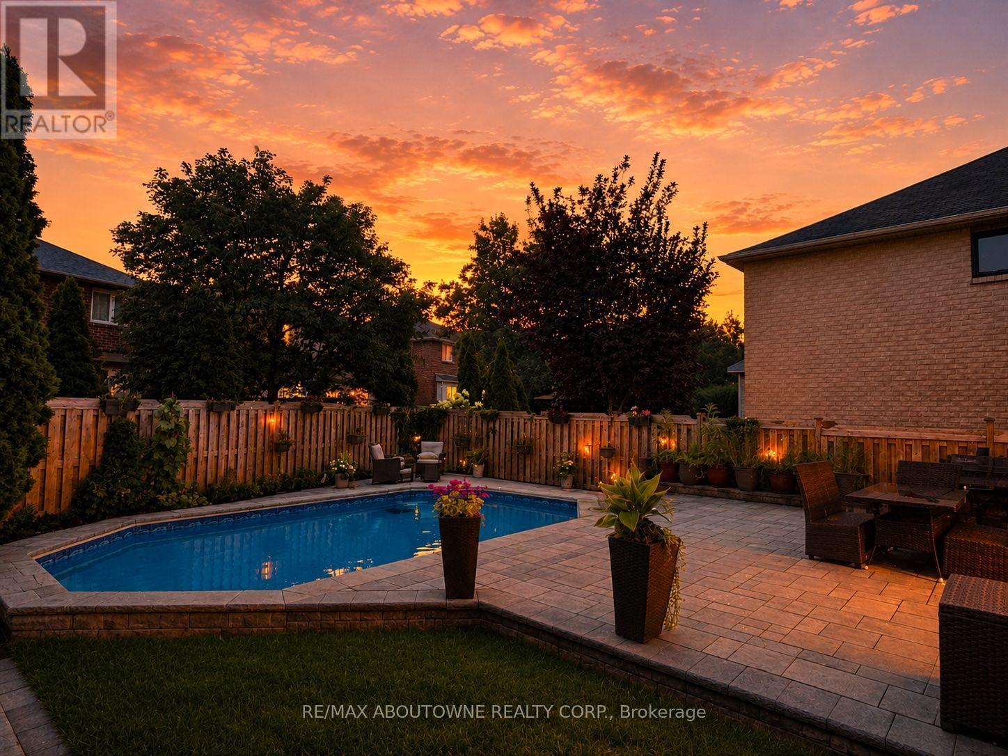 2216 Norfolk Drive, Oakville, Ontario  L6H 6H4 - Photo 2 - W13674714