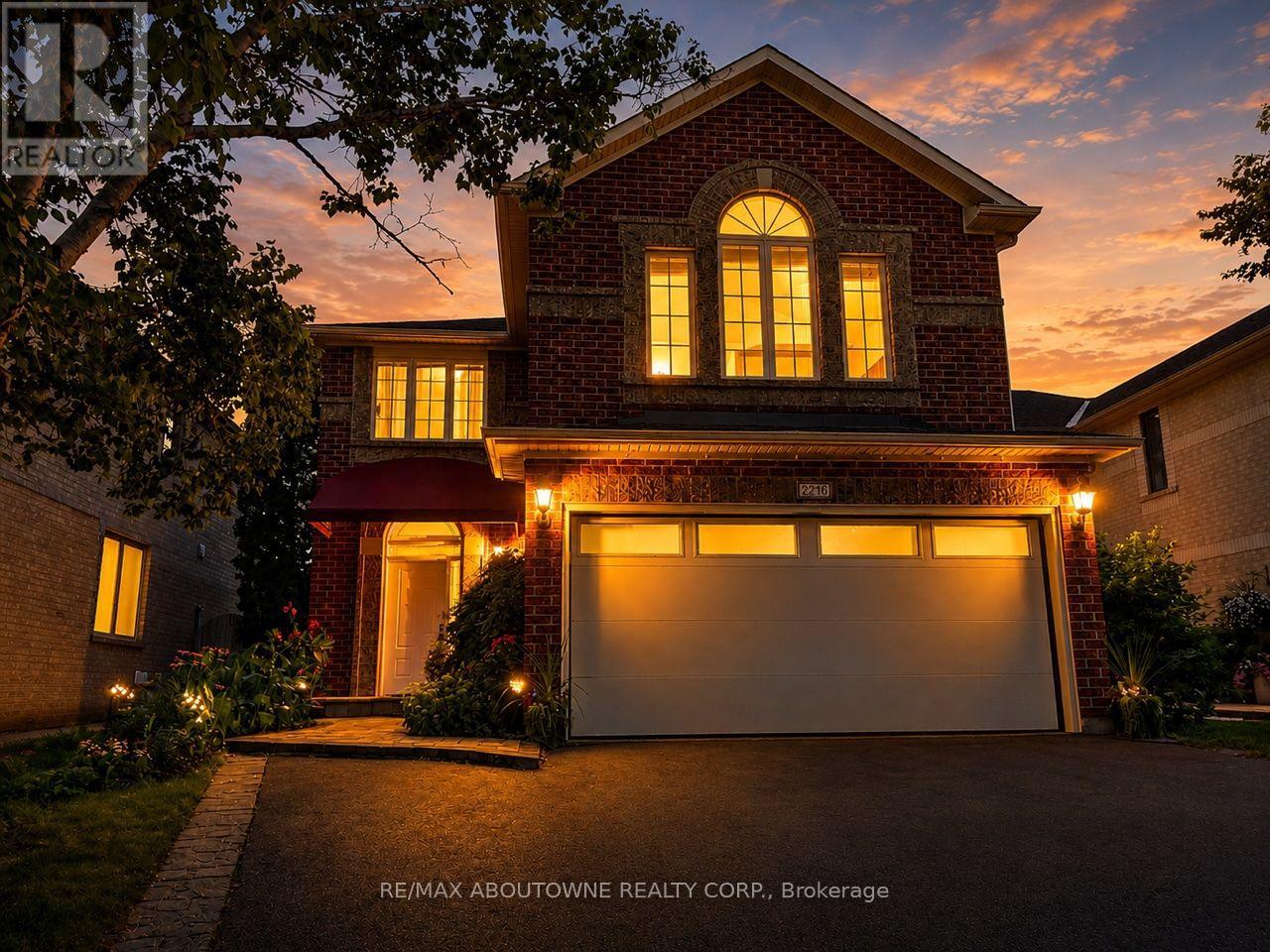 2216 Norfolk Drive, Oakville, Ontario  L6H 6H4 - Photo 4 - W13674714