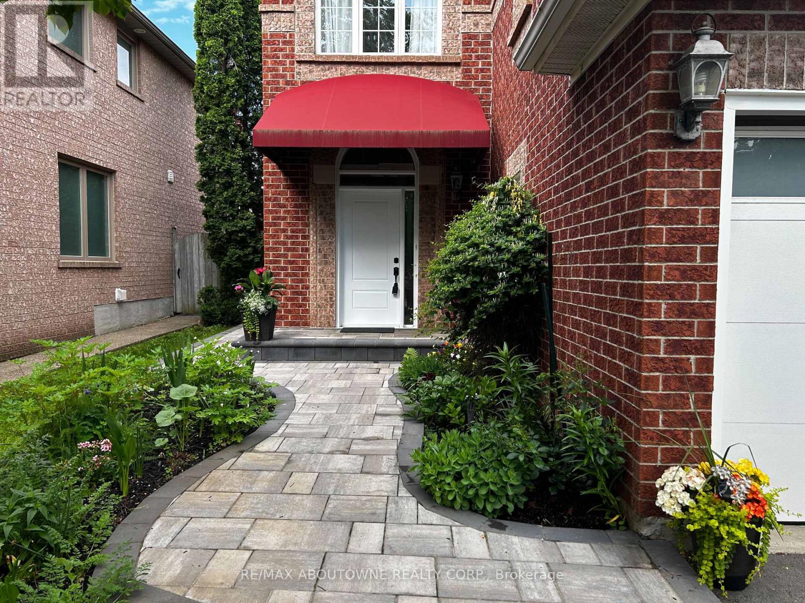 2216 Norfolk Drive, Oakville, Ontario  L6H 6H4 - Photo 8 - W13674714