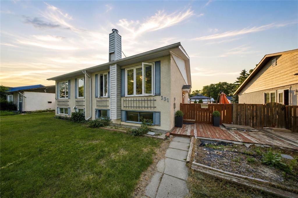 331 Meadowood Drive, Winnipeg, Manitoba  R2M 4N9 - Photo 2 - 202619306