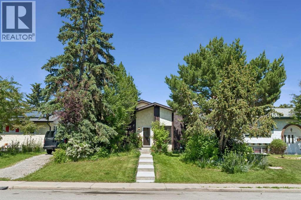 2524 106 Avenue SW, Calgary, Alberta