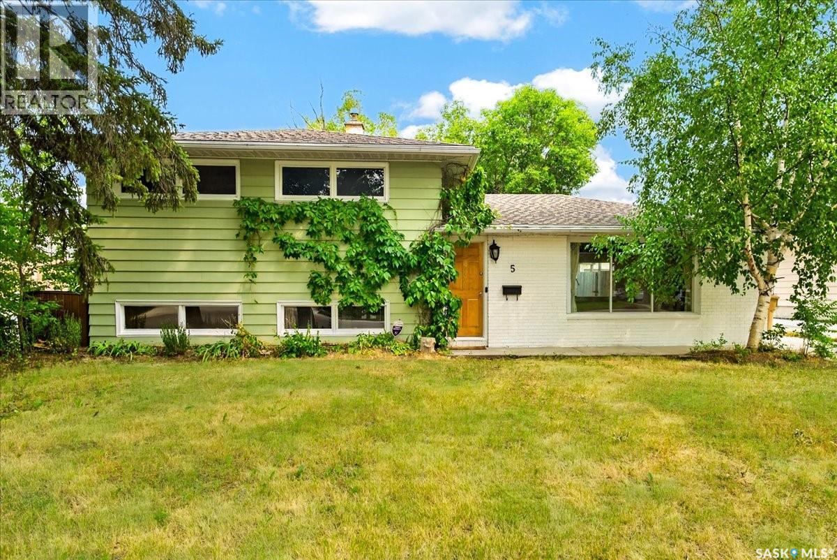 5 Bryant Street, Regina, Saskatchewan  S4S 4S5 - Photo 1 - SK045679