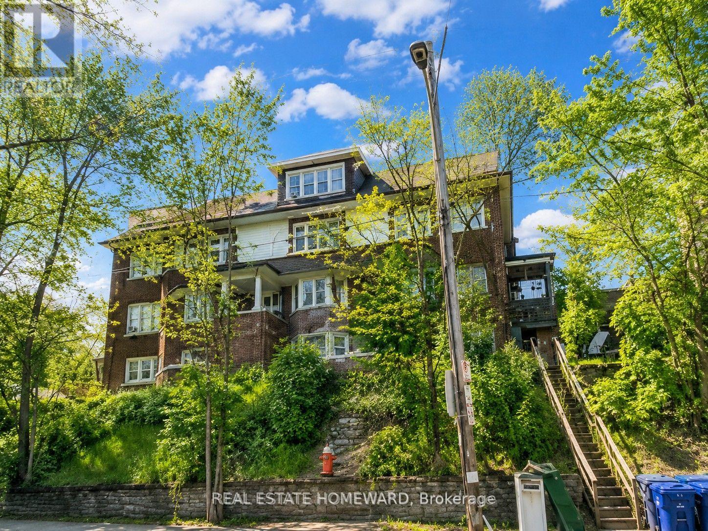 4 - 435 PARKSIDE DRIVE, Toronto, Ontario