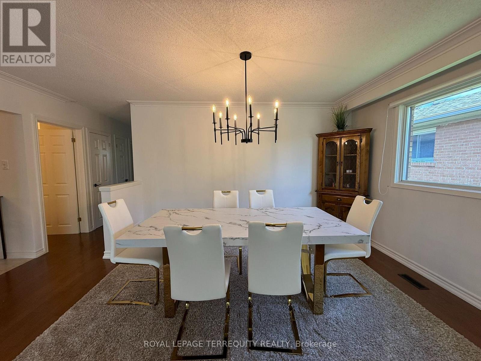 1213 Shamir Crescent, Mississauga, Ontario  L5C 1L2 - Photo 8 - W13677066