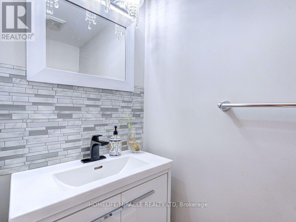 5437 Royal Aberdeen Drive, Mississauga, Ontario L4Z 3W2 - Photo 9 - W13678480