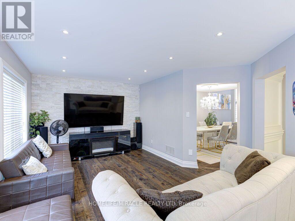 5437 Royal Aberdeen Drive, Mississauga, Ontario L4Z 3W2 - Photo 7 - W13678480