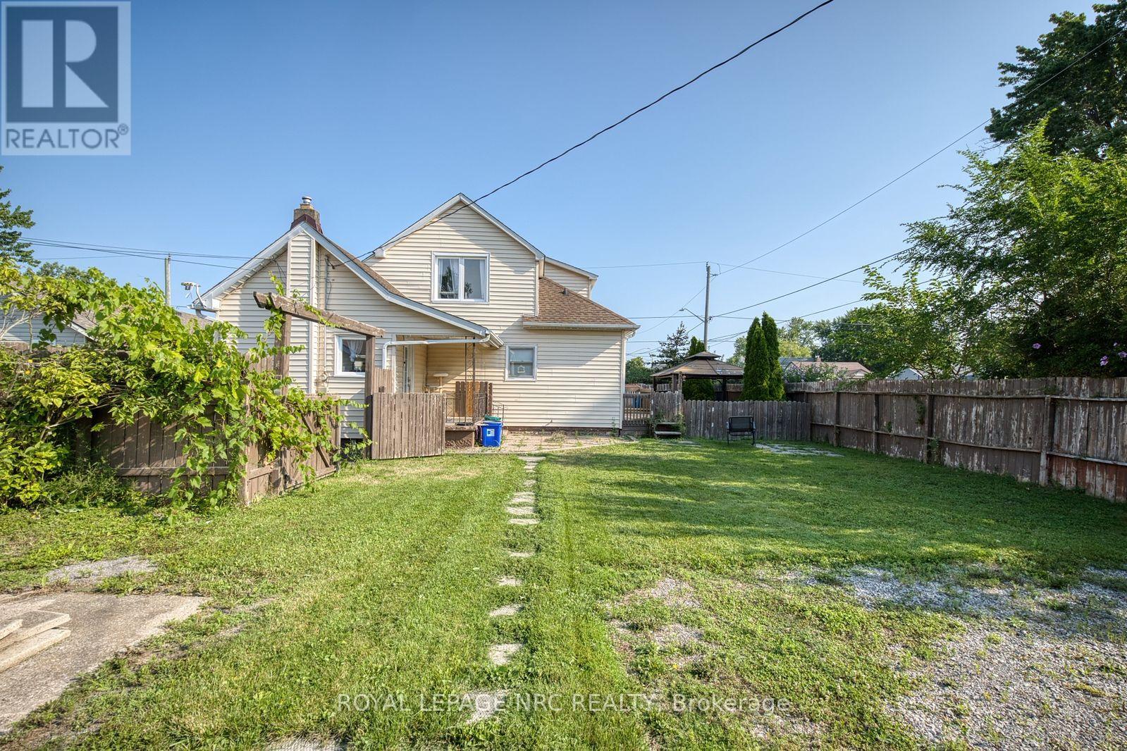242 Henrietta Street, Fort Erie, Ontario  L2A 2K7 - Photo 4 - X13679970