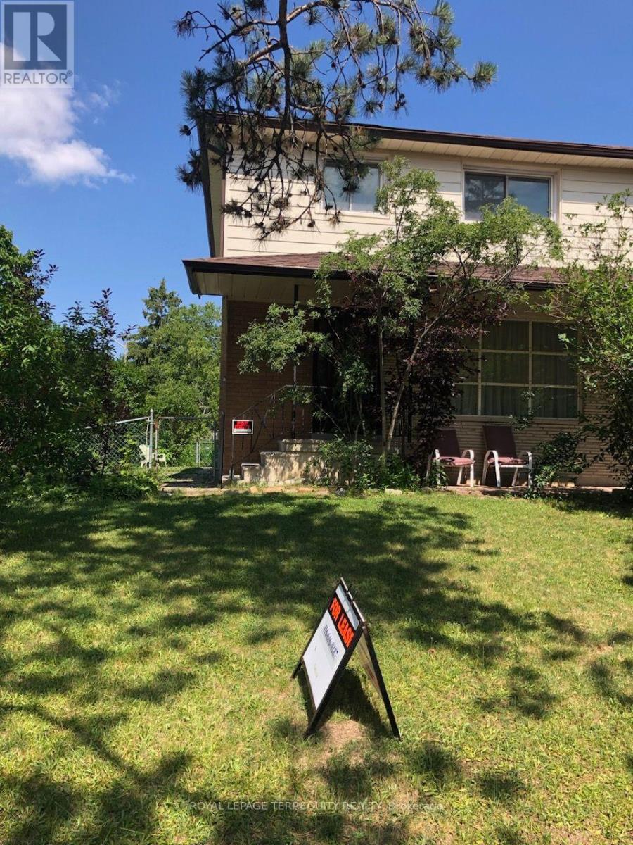 211 PINEWAY BOULEVARD, Toronto, Ontario