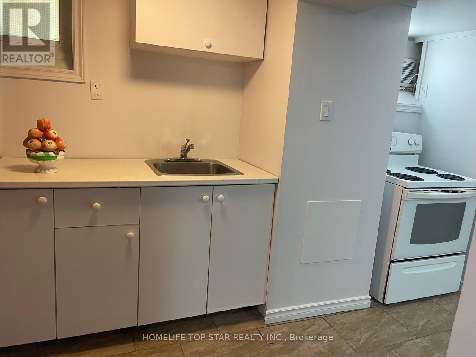 50 Chestnut Crescent, Toronto, Ontario  M1L 1Y5 - Photo 4 - E13679976