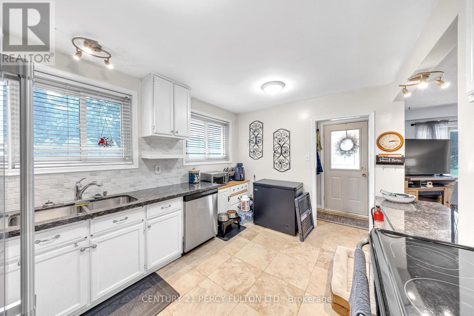 719 Balaton Avenue, Pickering, Ontario  L1W 1W3 - Photo 11 - E13680018