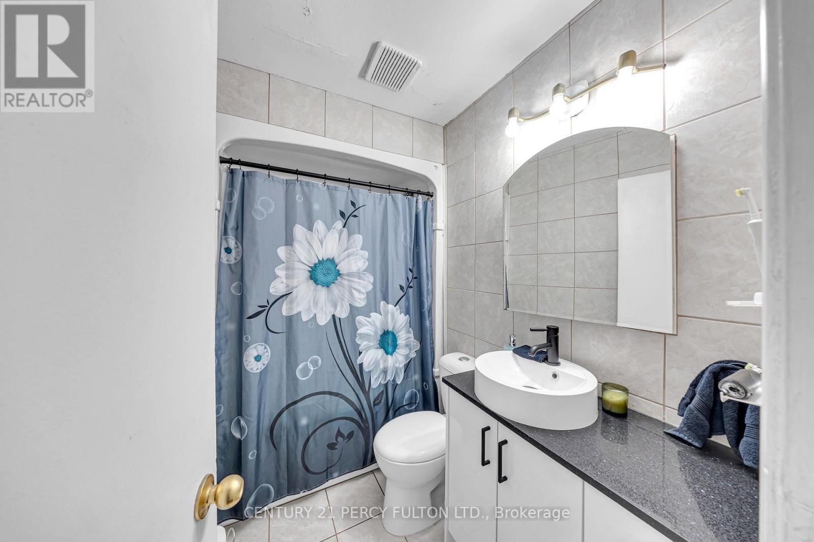 719 Balaton Avenue, Pickering, Ontario  L1W 1W3 - Photo 13 - E13680018