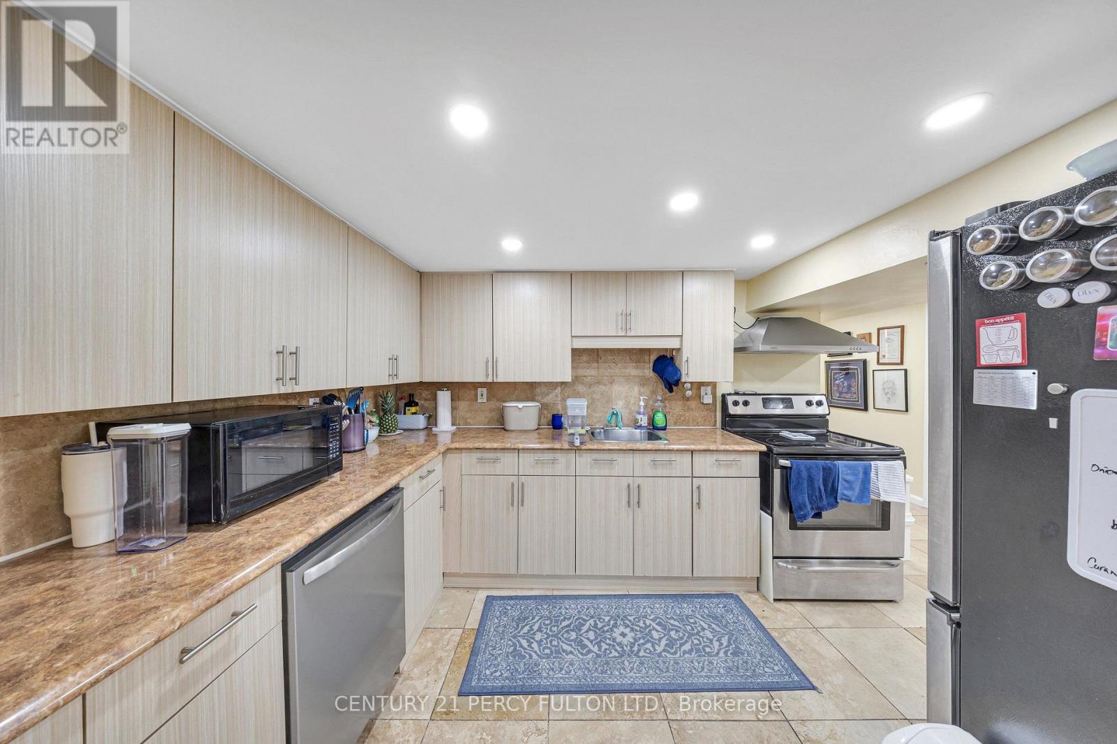 719 Balaton Avenue, Pickering, Ontario  L1W 1W3 - Photo 25 - E13680018