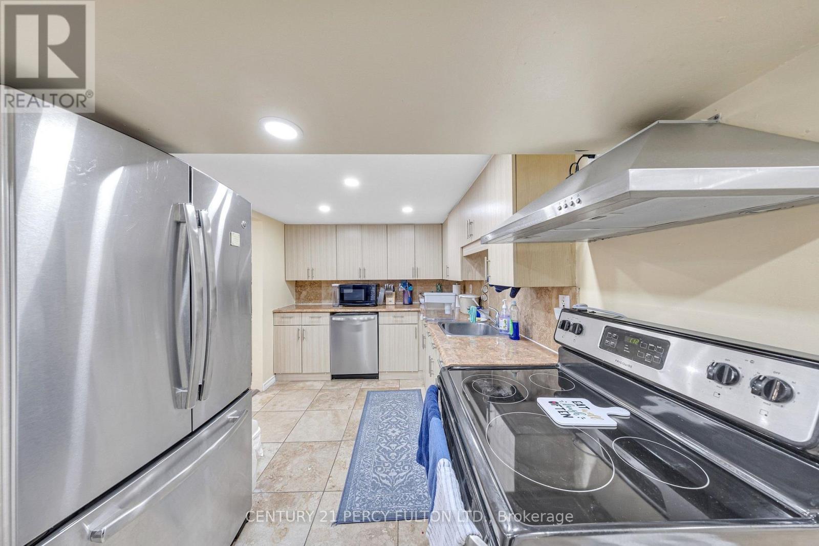719 Balaton Avenue, Pickering, Ontario  L1W 1W3 - Photo 26 - E13680018