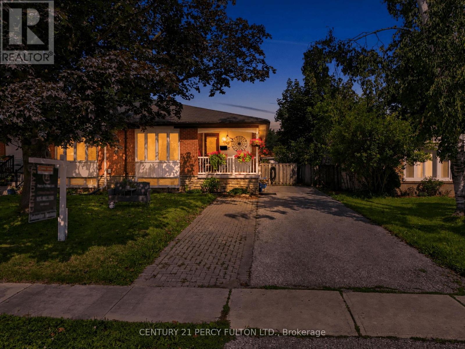 719 Balaton Avenue, Pickering, Ontario  L1W 1W3 - Photo 37 - E13680018
