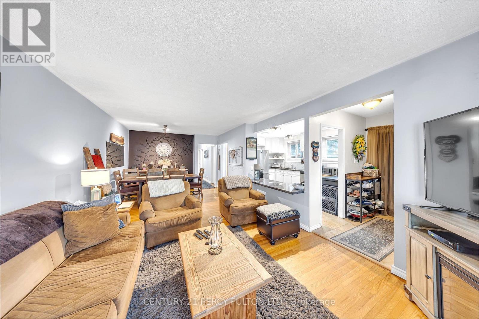 719 Balaton Avenue, Pickering, Ontario  L1W 1W3 - Photo 6 - E13680018