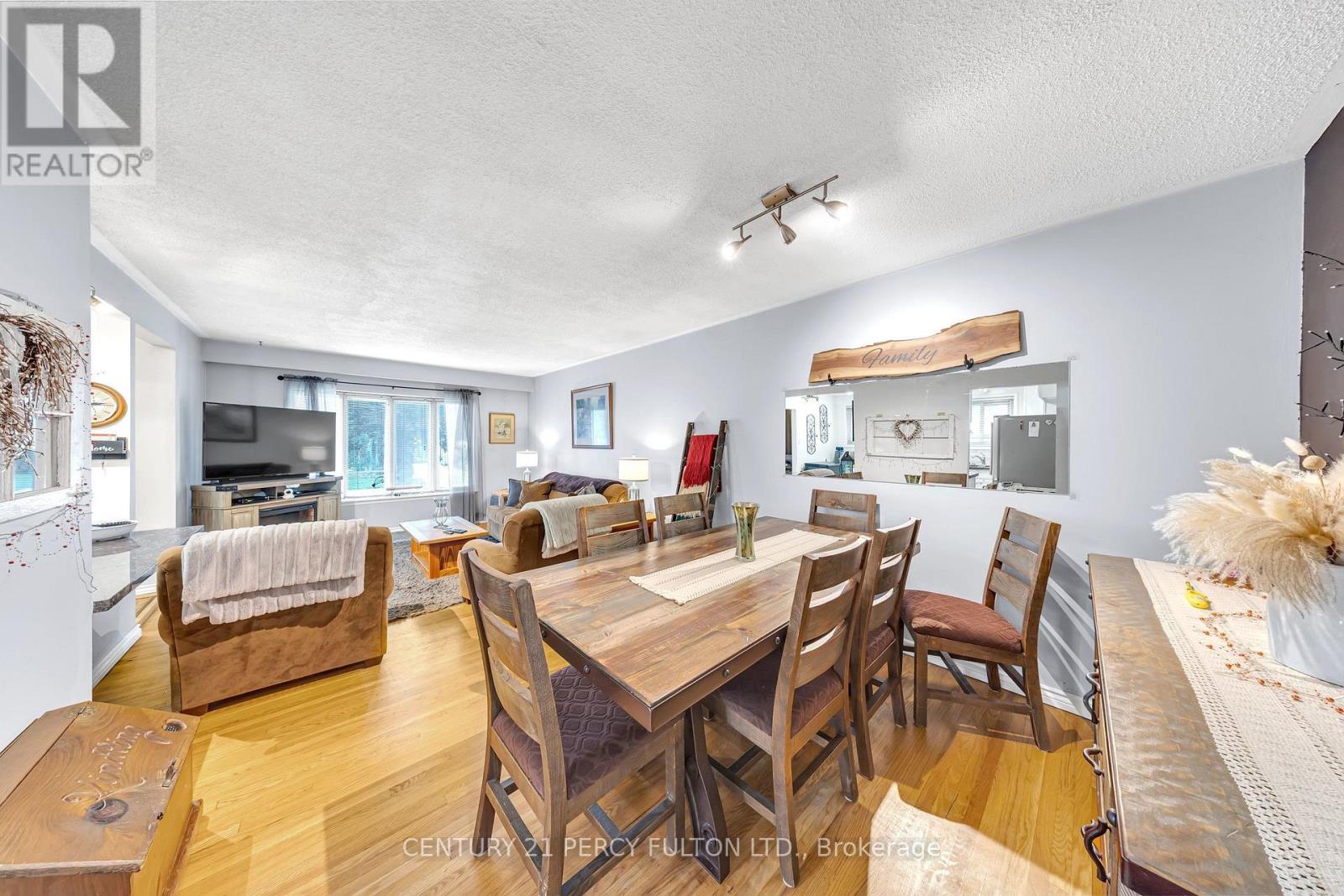 719 Balaton Avenue, Pickering, Ontario  L1W 1W3 - Photo 9 - E13680018