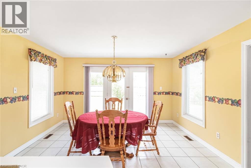 381 Kerman Avenue, Grimsby, Ontario  L3M 5C4 - Photo 11 - 40843653