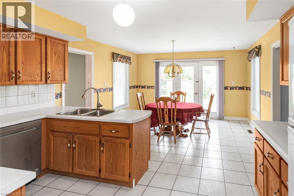 381 Kerman Avenue, Grimsby, Ontario  L3M 5C4 - Photo 12 - 40843653