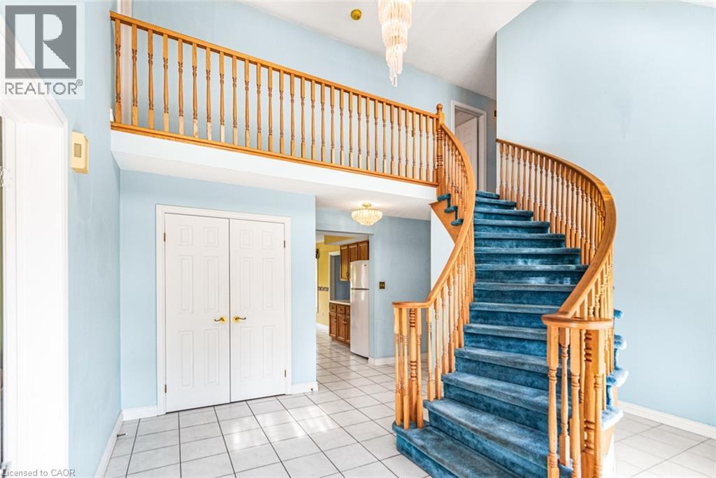 381 Kerman Avenue, Grimsby, Ontario  L3M 5C4 - Photo 5 - 40843653