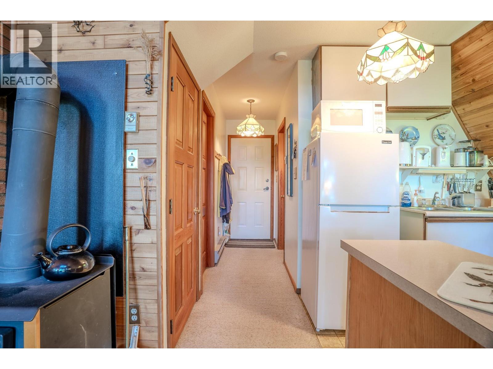 7496 Castle Heights, Anglemont, British Columbia  V0E 1M8 - Photo 12 - 10397900