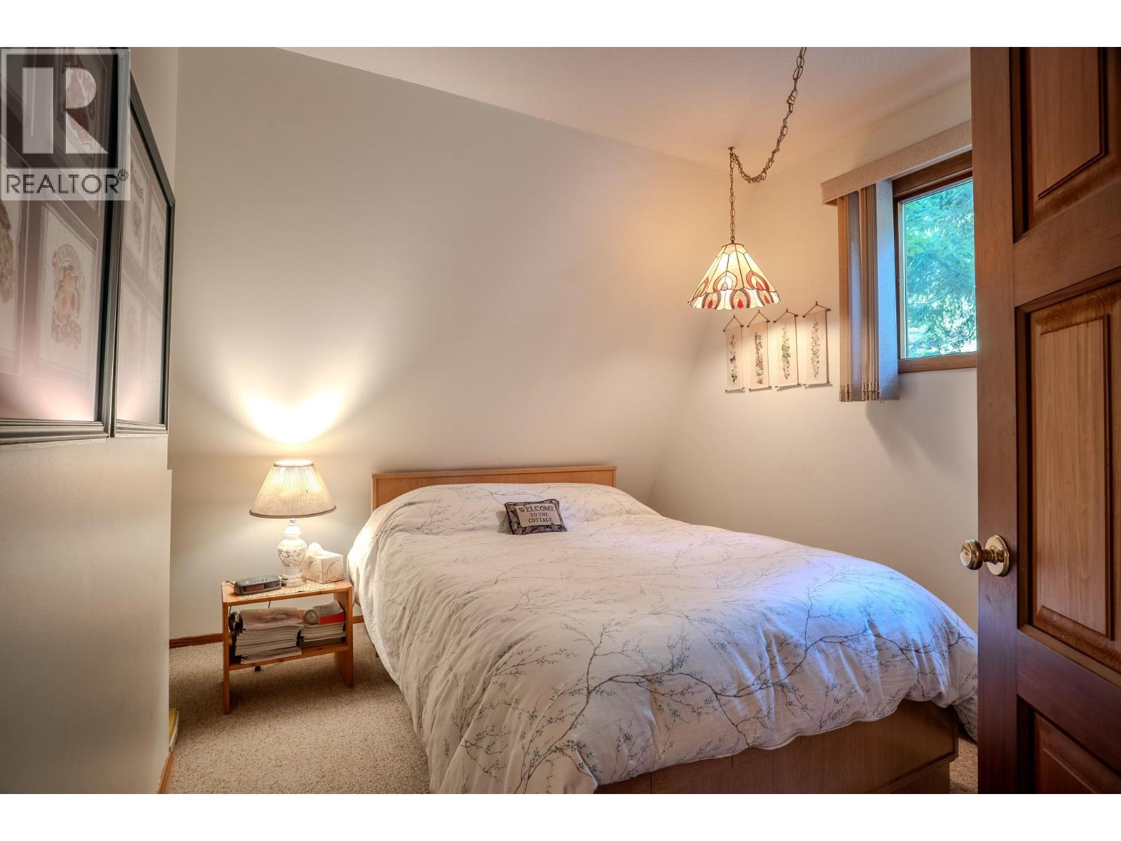 7496 Castle Heights, Anglemont, British Columbia  V0E 1M8 - Photo 8 - 10397900