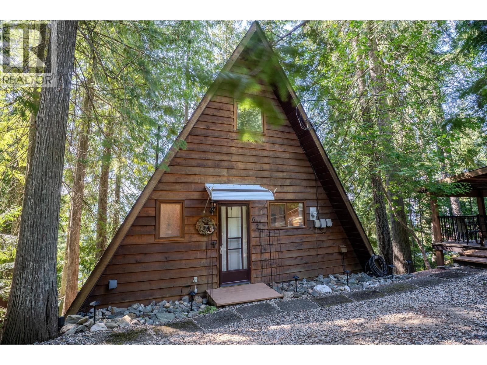 7496 Castle Heights, Anglemont, British Columbia