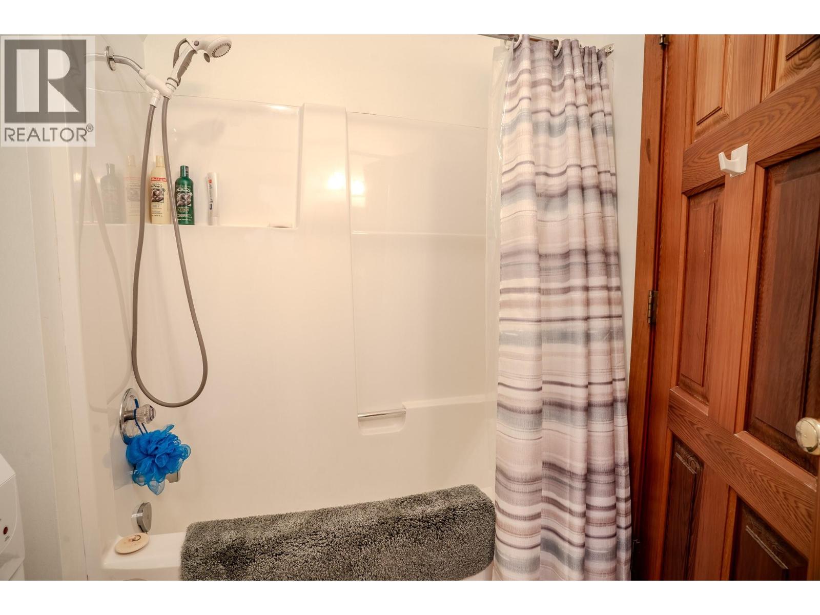 7496 Castle Heights, Anglemont, British Columbia  V0E 1M8 - Photo 10 - 10397900