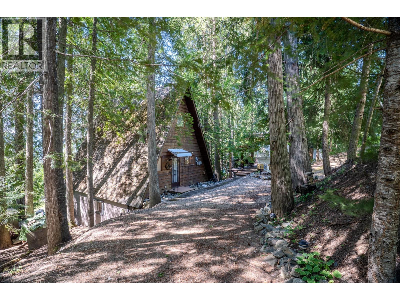 7496 Castle Heights, Anglemont, British Columbia  V0E 1M8 - Photo 3 - 10397900