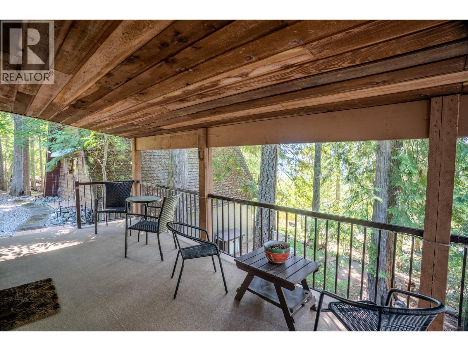 7496 Castle Heights, Anglemont, British Columbia  V0E 1M8 - Photo 39 - 10397900