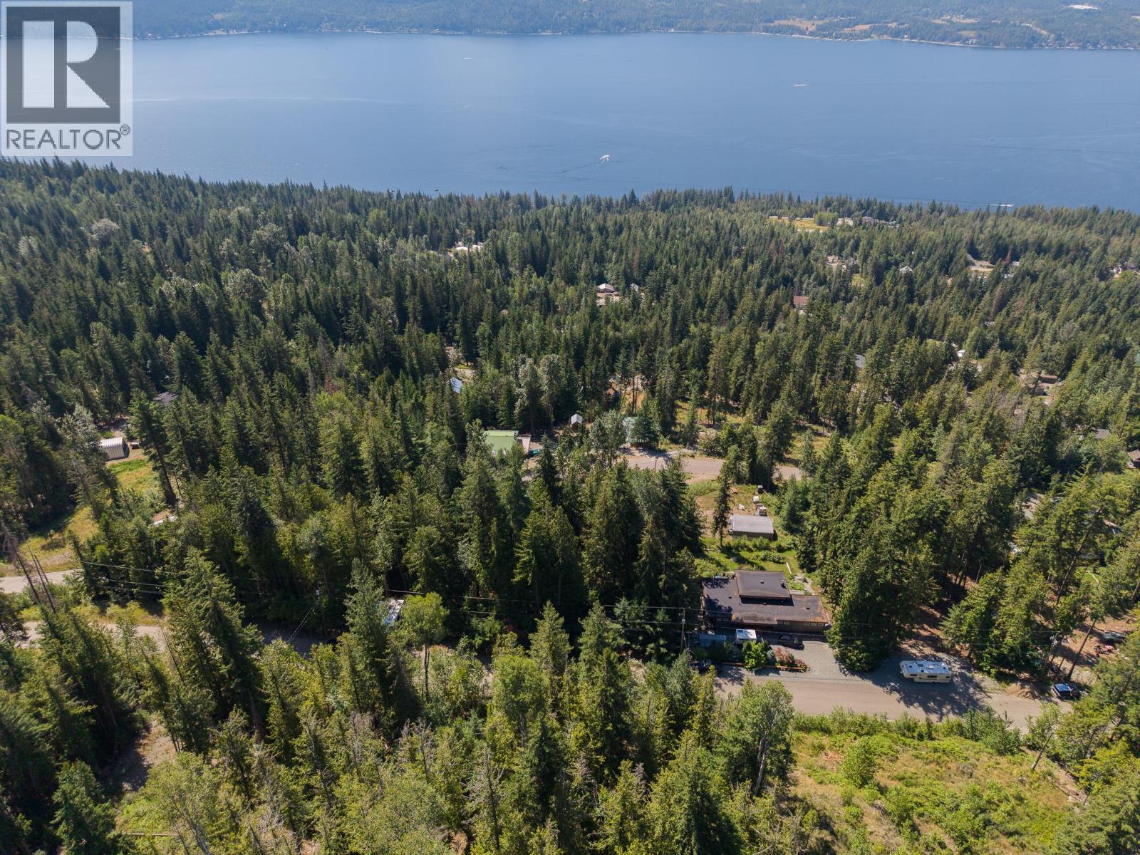 7496 Castle Heights, Anglemont, British Columbia  V0E 1M8 - Photo 29 - 10397900