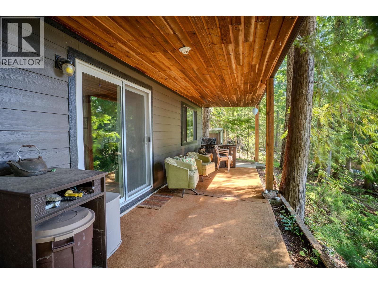 7496 Castle Heights, Anglemont, British Columbia  V0E 1M8 - Photo 41 - 10397900