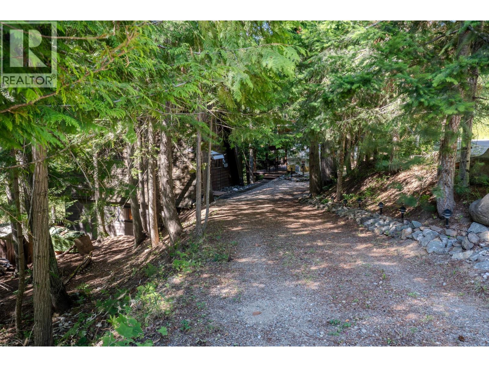 7496 Castle Heights, Anglemont, British Columbia  V0E 1M8 - Photo 36 - 10397900