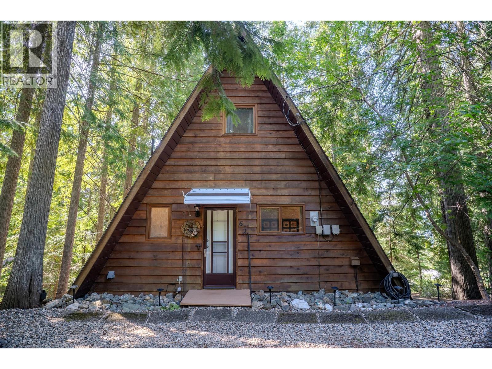 7496 Castle Heights, Anglemont, British Columbia  V0E 1M8 - Photo 37 - 10397900