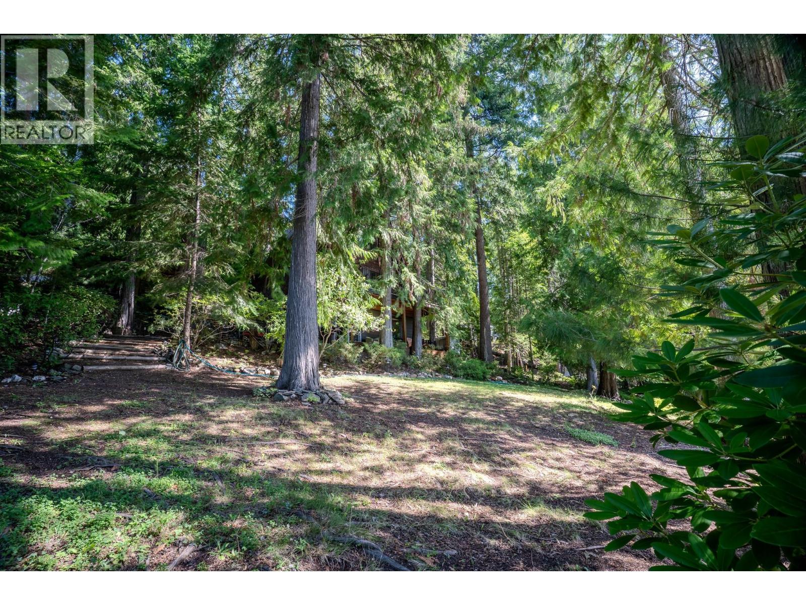7496 Castle Heights, Anglemont, British Columbia  V0E 1M8 - Photo 45 - 10397900