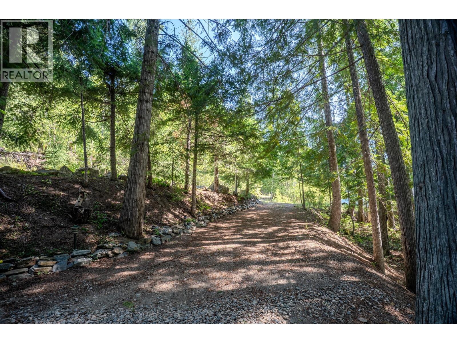 7496 Castle Heights, Anglemont, British Columbia  V0E 1M8 - Photo 34 - 10397900