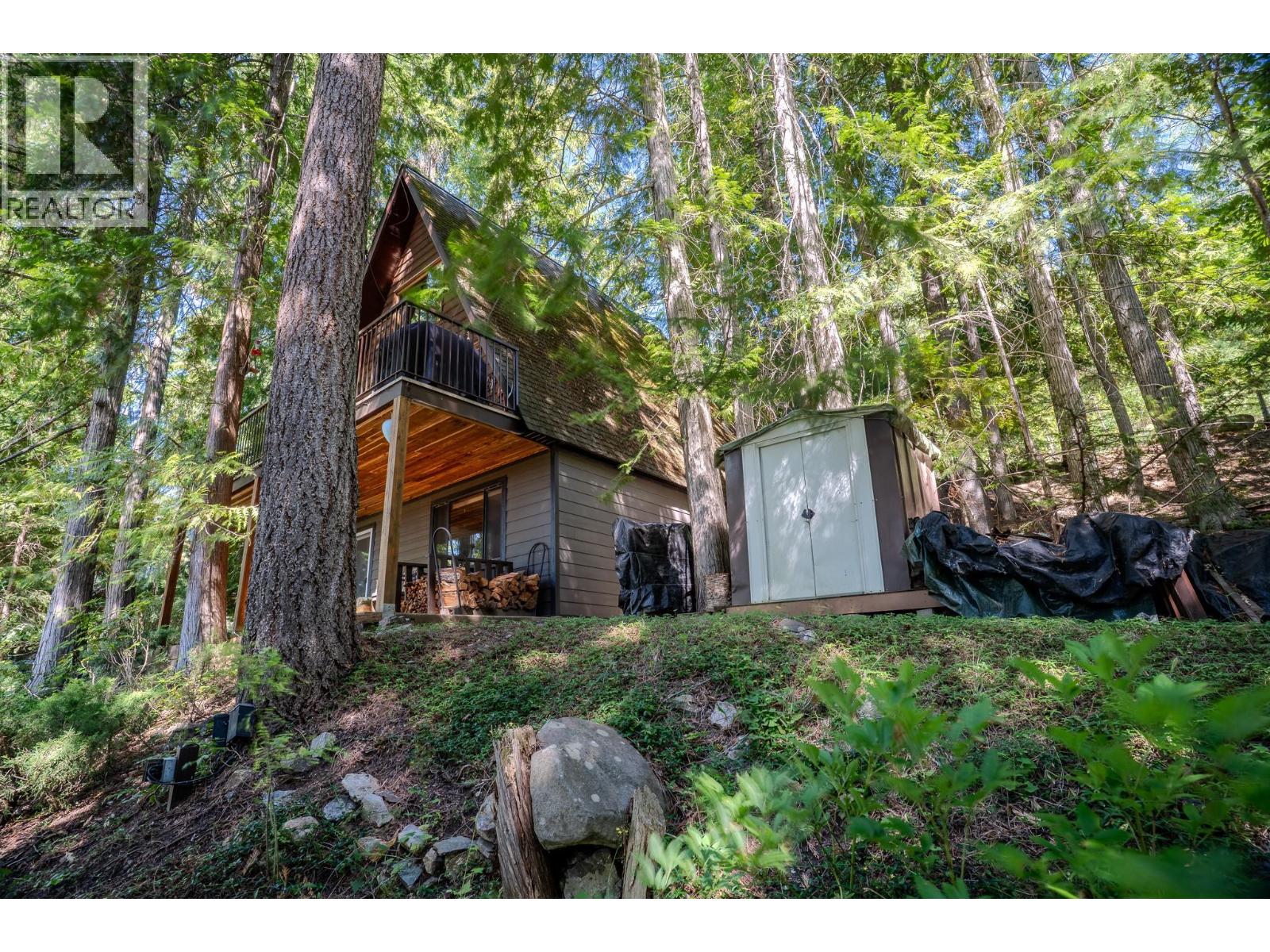 7496 Castle Heights, Anglemont, British Columbia  V0E 1M8 - Photo 47 - 10397900
